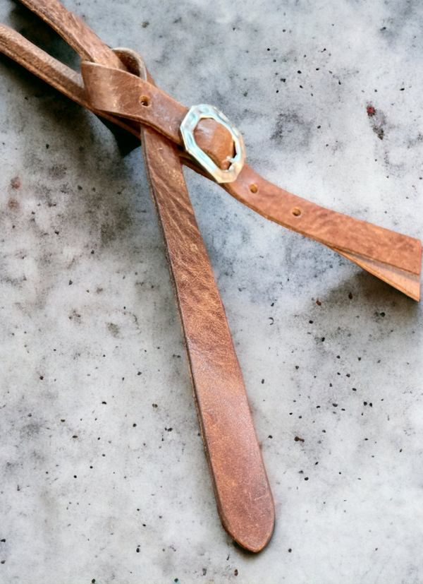 Handmade belt, long finish with knot.