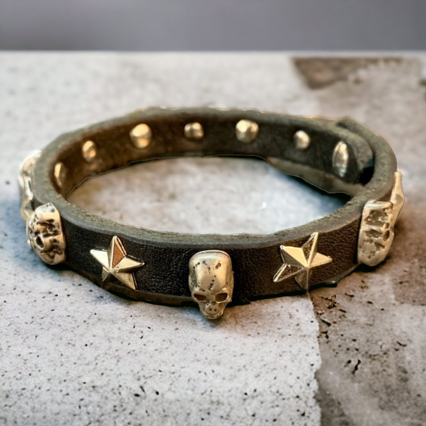 Handmade bracelet in leather, with studs