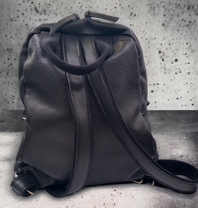 Small unisex egg backpack